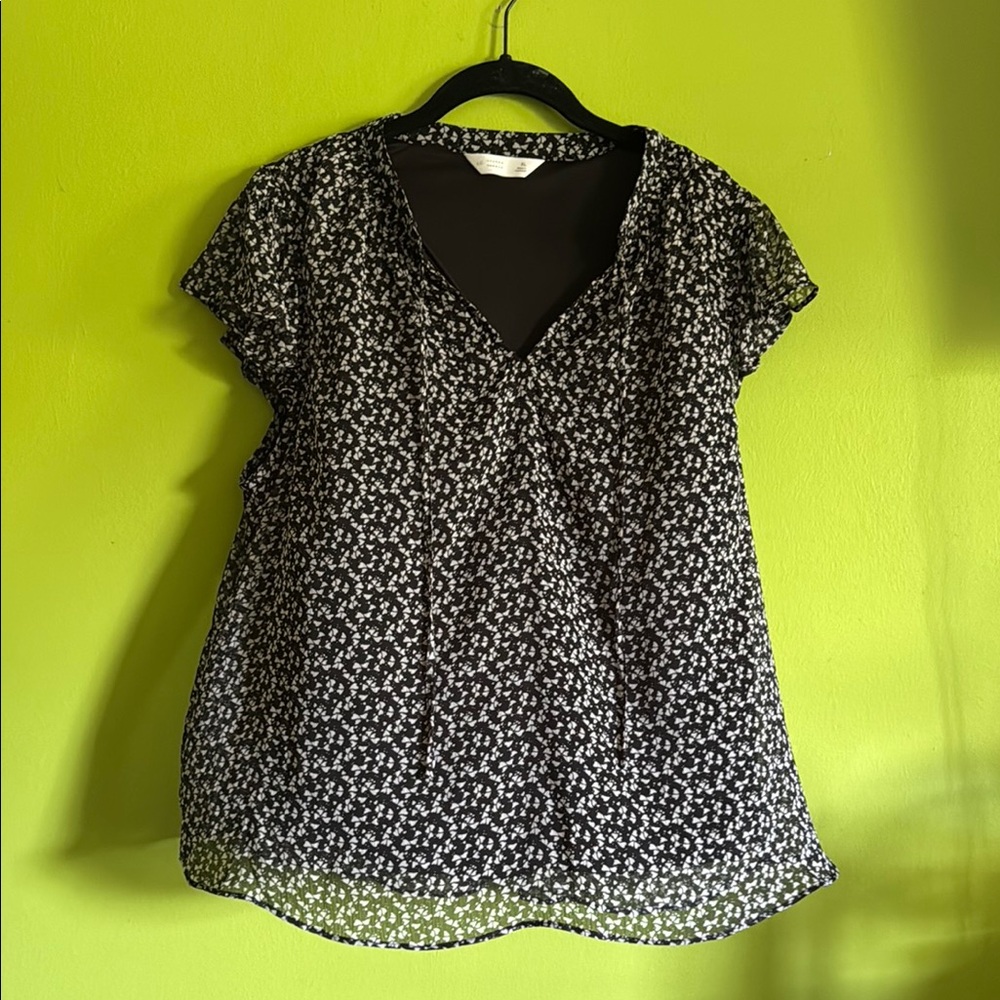 LC Lauren Conrad Black and White Floral V-Neck Blouse